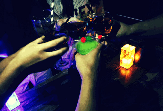 酒吧陪酒女的陪酒游戏