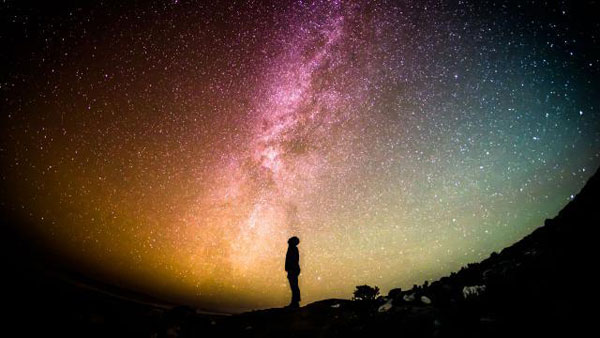 用爱来对别人，将来别人也一定用爱来回报你